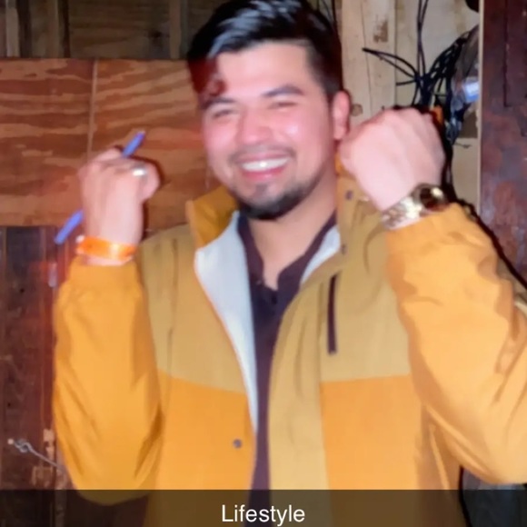 Meet your Posher, Justin - Picture 1 of 2